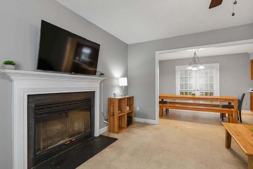 Southeast Raleigh House | Near Parks Trails & Downtown Raleigh Retreat