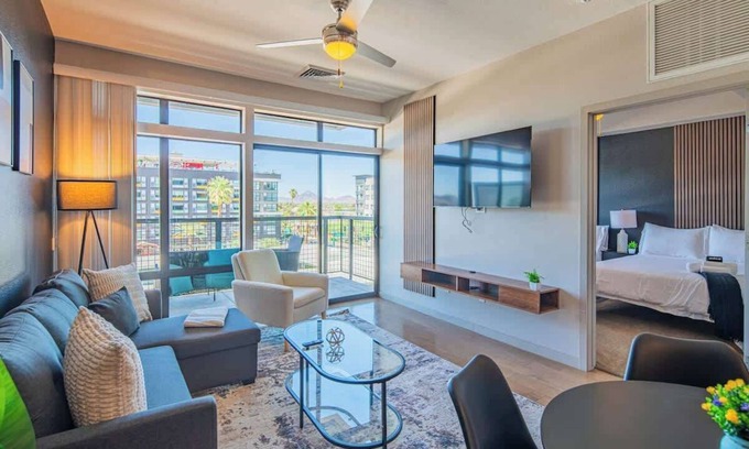 Evans Churchill Apartment | Near PHX Airport | Balcony,W/D,Pool,Gym & Parking