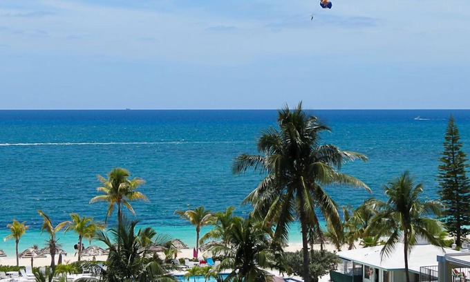 Williams Town Condo | Near Port Lucaya 2 Attached Top Floor Studios w/2 Bed Oceanfront Bahama Views!