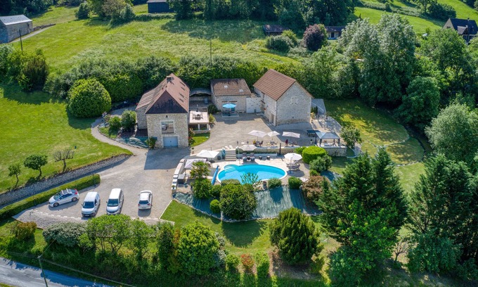 Carlux Cottage | Near Sarlat, 2-person gîte. air conditioned heated pool access, very nice view