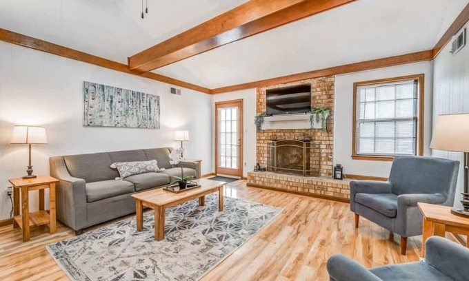 Cordova House | Near Shelby Farms & Greenline- Cordova Comfort