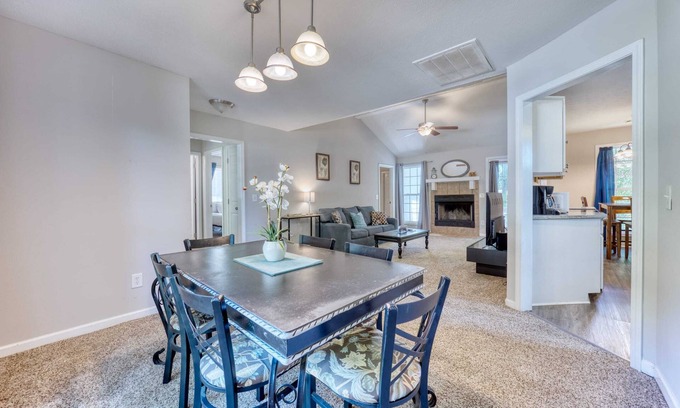Columbus House | Near Shops, Dining & Airport- The Hilltop Bungalow