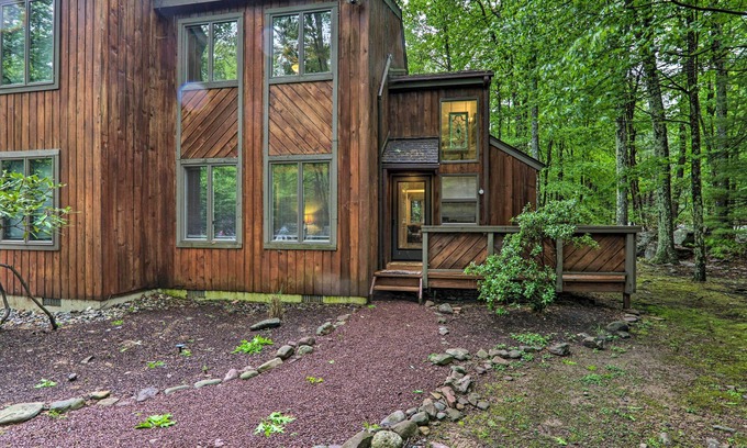 Lake Harmony House | Near Skiing & Lakes: Contemporary Poconos Townhome