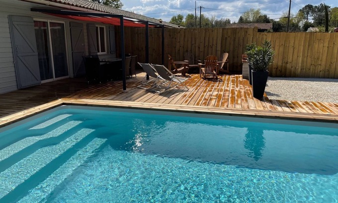 Grayan-Et-L'Hopital House | Near Soulac/sea House sleeps 6 with indoor heated swimming pool