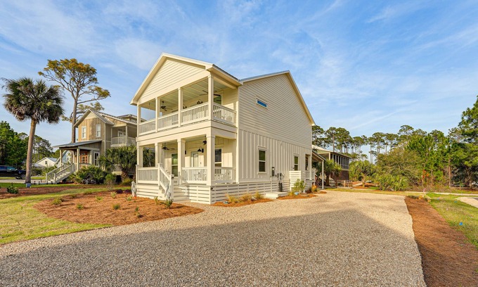 Carrabelle House | Near State Parks: Carrabelle Home w/Beach Access!