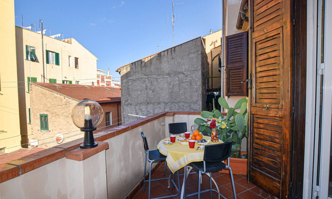 Piombino Apartment | Near the beach awaits you this beautiful vacation apartment on the 2nd floor.