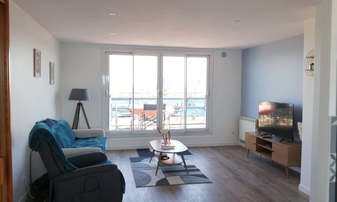 Dax Apartment | Near train station and spa, F3 apartment with view of the old town of DAX