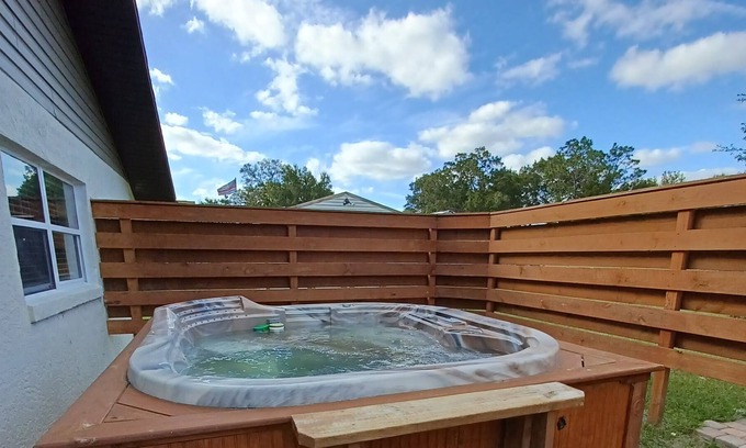 Summerfield House | NEAR Villages-Pool Table-HOT Tub- Near Lake Weir-Fishing-Boating-Boat Ramp!