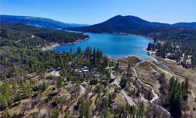 Bass Lake House | Near Yosemite, the ultimate Bass Lake Cabin House