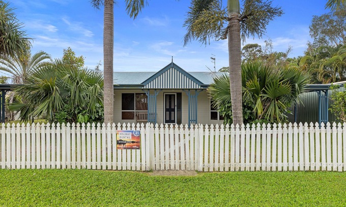 Tin Can Bay House | Neat & Tidy Family Home