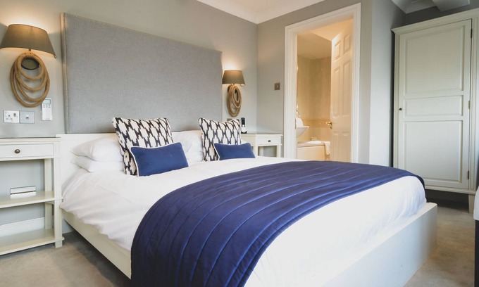 Barton-on-Sea House | Neddles - Superior King Room - Ensuite with bath