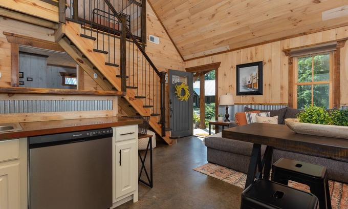 Rising Fawn Cabin | Nelly There-Cozy Mountain Cabin-HOT TUB