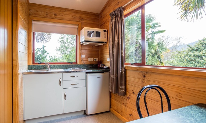 Nelson South Hotel | Nelson City TOP 10 Holiday Park