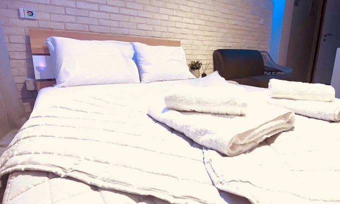 Thessaloniki City Centre Apartment | Neon City Pulse- Casa Nativa