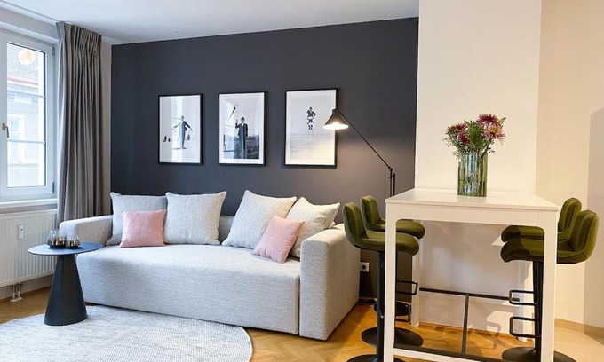 Wieden Apartment | Nest perfect for 2-4 hip area and free parking