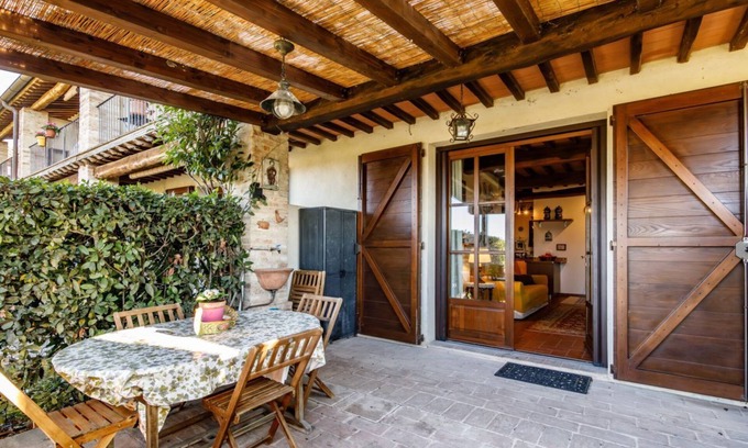 Monteaperti Apartment | Nestled between the Crete Senesi and Chianti, this home offers a breathtaking view of the countryside and Siena, just a 10-minute drive away. Part of a renovated historic farmhouse, it is a well-furnished townhouse with a private garden and veranda. Perf