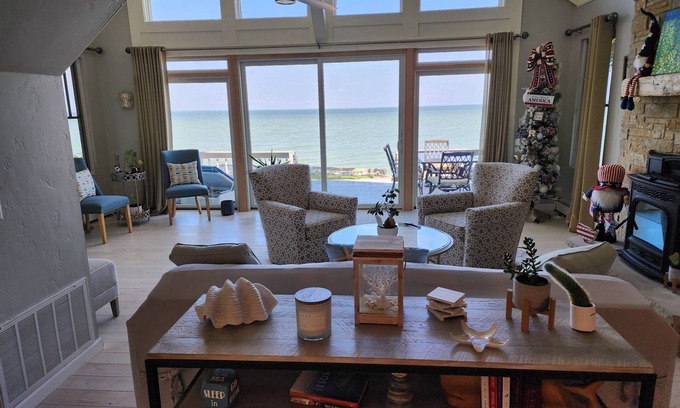 Green Bay House | Nestled between GB and DC; perfect for a couple's getaway or the whole family!