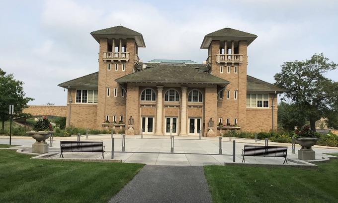 Miller Beach House | Nestled just behind Marquette Park. 5 minute walk to beach.