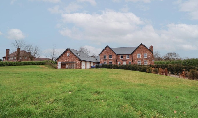 Cheshire West and Chester Cottage | Nettleford Inhale