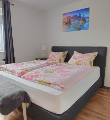Betzdorf Apartment | NEU Ganze Wohnung Boxspringbett & Gartenzugang