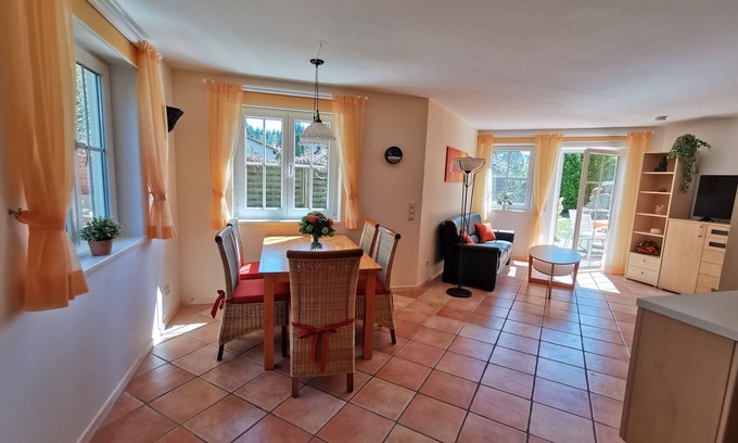 Daisendorf Apartment | Neuwertige Ferienwohnung mit Terasse in Daisendorf bei Meersburg