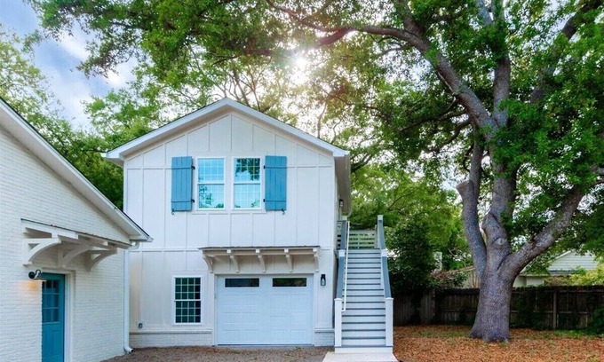 Mount Pleasant Apartment | NEW 1 Bedroom Coastal Retreat in the heart of Mount Pleasant