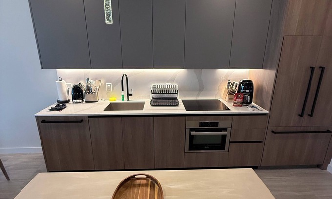 North Beach Apartment | New 1bed 1.5bath 20th floor amazing views