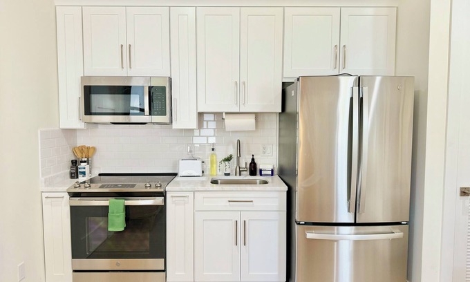 Poiciana Park II House | NEW 1BR 1.5BA Modern Palm Beach Cottage