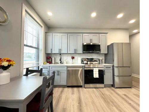 Passyunk Square Apartment | New 1BR Walk to Pats & Genos
