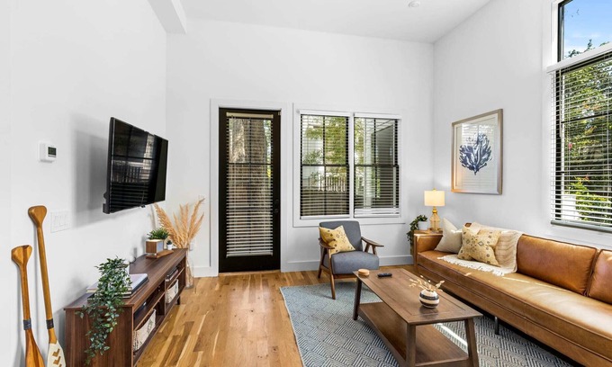 Virginia Highland Apartment | New 1x1 Apt. in the heart of VA Highlands!