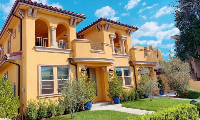 Alhambra Condo | ⭐️⭐️⭐️⭐️⭐️New 2b3b with garage in Alhambra,walk to Costco and Target