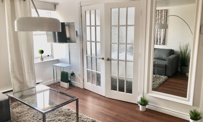 Lower Town Apartment | New 2Bedroom Old Quebec Private Balcony, Parking, AC, Fast WiFi, All Included