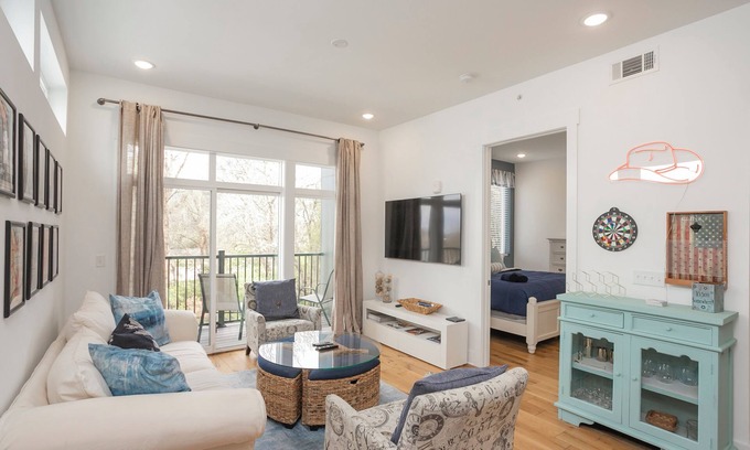 Inglewood Condo | NEW 3/3 LUX Condo - The Nashville Scene Suite - Perfect for FOOTBALL SEASON!