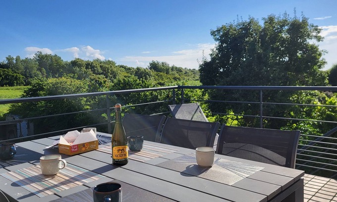 Ploneour-Lanvern Apartment | New: 3* accommodation with terrace between land & sea.