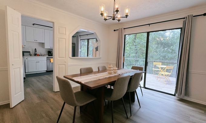 Roswell House | new 3-bedroom townhome in Roswell,nearby Avalon.north point mall,old mill park