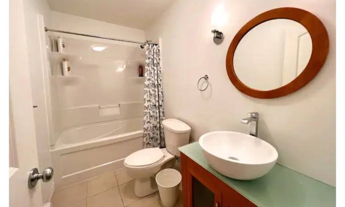 Halifax House | New! 3 Bedroom Townhouse with Indoor Bathtub