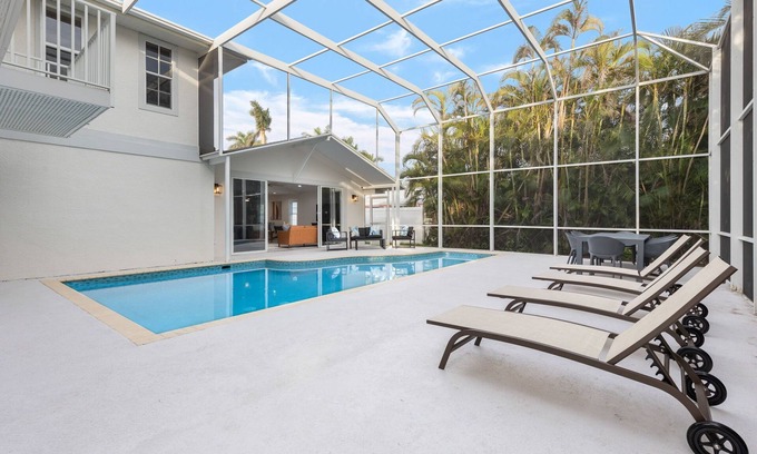 Sun Terrace House | NEW 3 Min to beach + Private Pool with 3 King Ensuites!