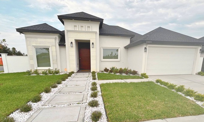 San Juan House | New 3-Queen bd home 15 min. from McAllen Airport & La Plaza Mall