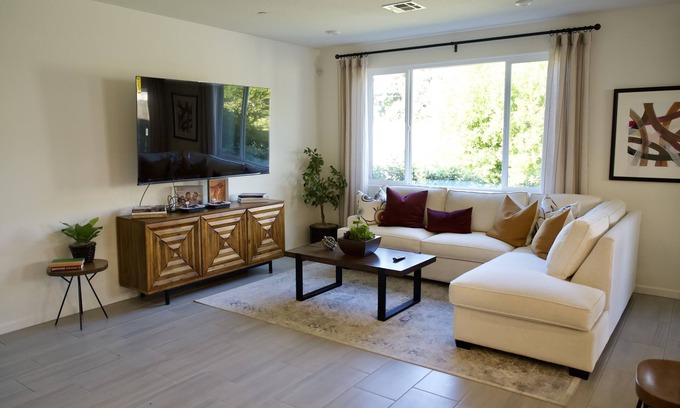 Visalia House | New 3B Home/near Sequoia, EV, +More
