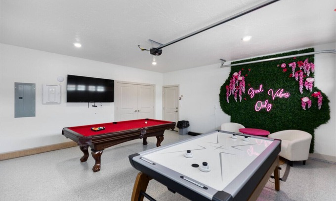Santa Clara House | NEW- 3bd, 2.5 bath w/Game room lounge, Hot tub, pool, fire pit, and more