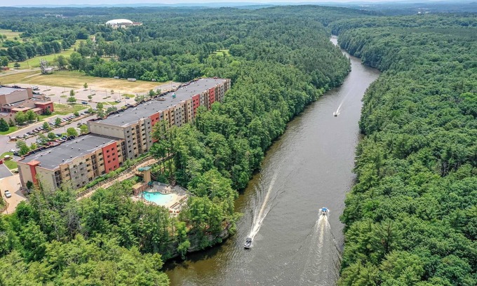 Wisconsin Dells Condo | NEW 3BD/3BA Waterparks, Golf, Spa, Arcade, Dining!