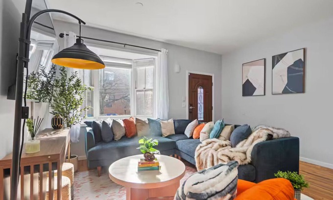 Hoboken House | New!3Bed 3Full Bath/Sleeps 12/15 Mins to NYC/Near T station,buses and Parks