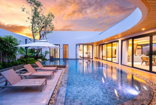 Rawai Villa | New 3BR Private Pool Villa with 5 Stars Resort Service