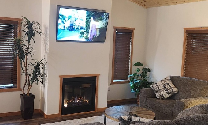 Nekoosa House | New 4-bdrm house Sand Valley/Lake Arrowhead area. 5 min from world class golf.
