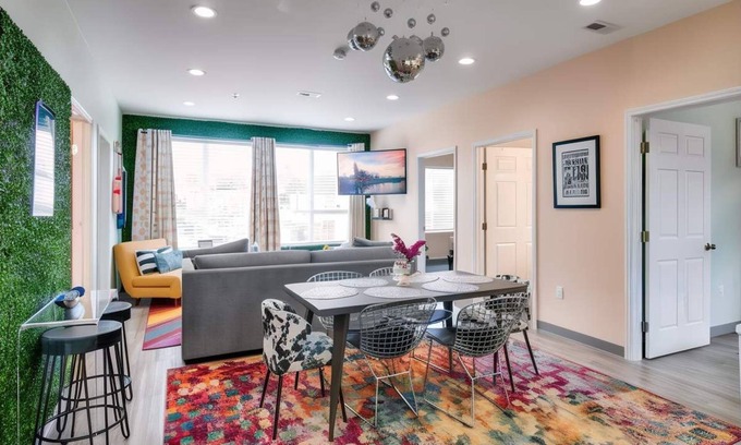 Maxwell Apartment | NEW 4 Bedroom Apt Near DT Walk to Restaurants
