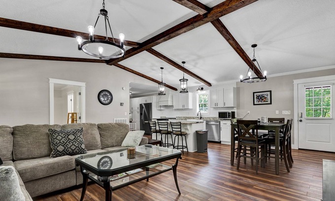 Tracy City House | NEW! 4-bedroom home near OHV Park & Caverns with a spacious back yard