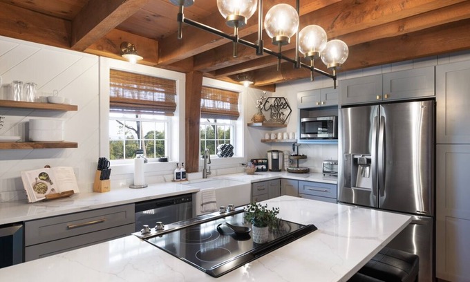 Belmont House | NEW! 4-Bedroom Retreat with lake views & HOT TUB!