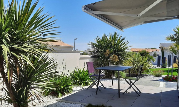 Saint-Sulpice-de-Royan Apartment | New 40 m2 air-conditioned apartment with parking space