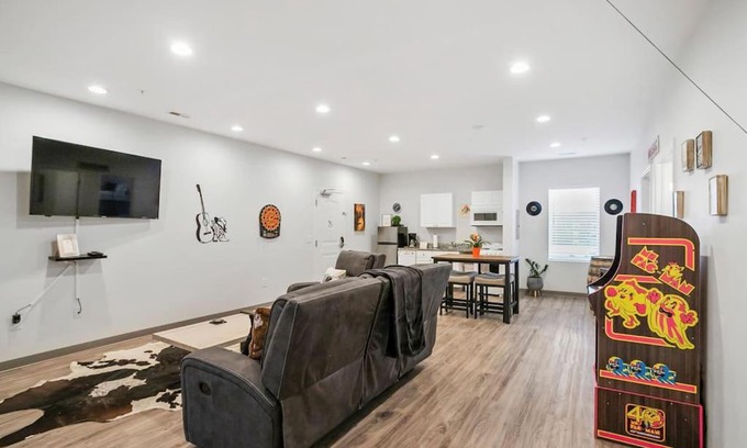 Maxwell House | New 4bd 2ba Suite Games 8 min to DT East Nash