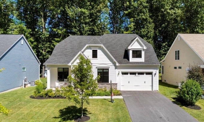 Saratoga Springs House | NEW 5 BR 4 Bath IMPECCABLE home Community Indoor pool! EV charger